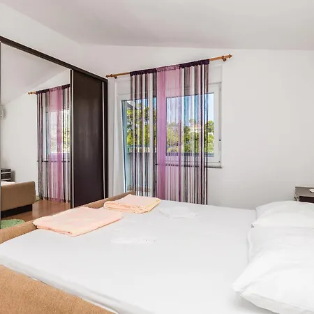 Pet Friendly In Rab With Wifi Apartment *