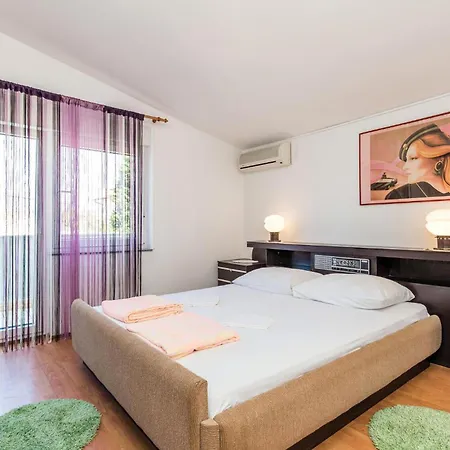 Apartment Pet Friendly In Rab With Wifi