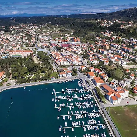 Stunning In Rab With Wifi Apartment *