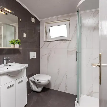 Apartment Pet Friendly In Rab With Wifi